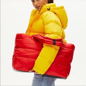 Aritzia TNA Super Puff Tote BNWOT